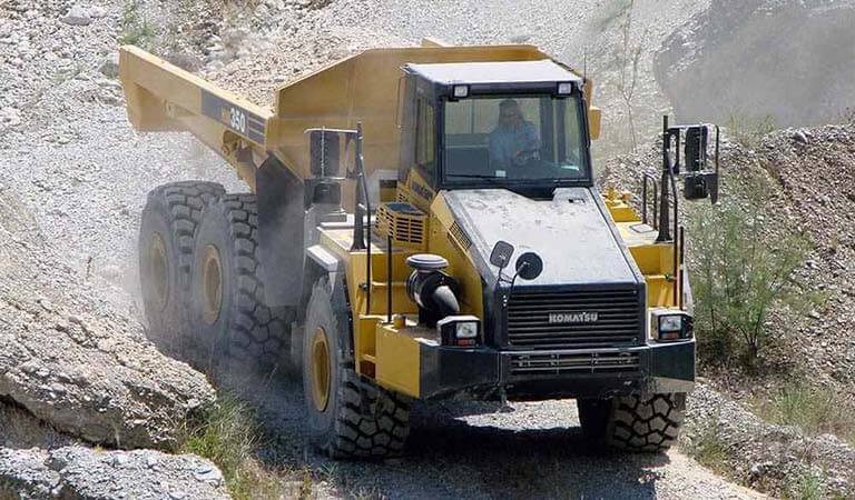 Dump truck which can move tightly (Articulated dump truck HM350)