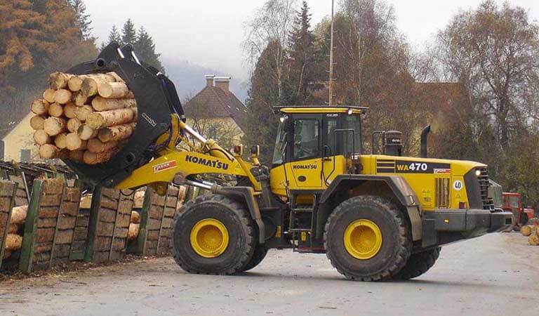 Wheel loader which carries logs (Log grapple)