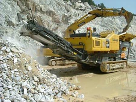 Komatsu Large self-propelled crusher Galapagos BR580JG-1