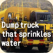 Dump truck that sprinkles water