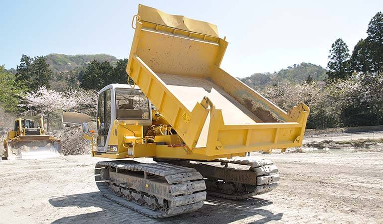 Dump truck with Crawlers (CD60R)