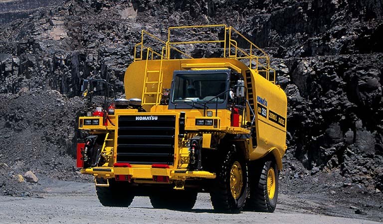 Dump truck that sprinkles water (HD325 Water Tanker)