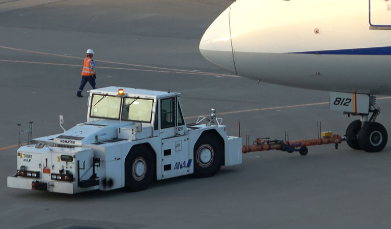 Towing tractor WT500E