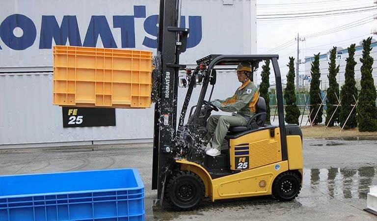 Forklift that carries water (Turning Fork)
