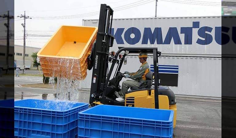 Forklift that carries water (Turning Fork)