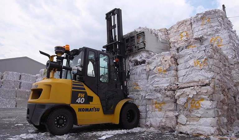 Forklift that grabs things from both sides (Bale Clamp)