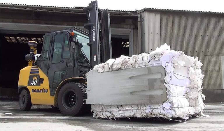 Forklift that grabs things from both sides (Bale Clamp)