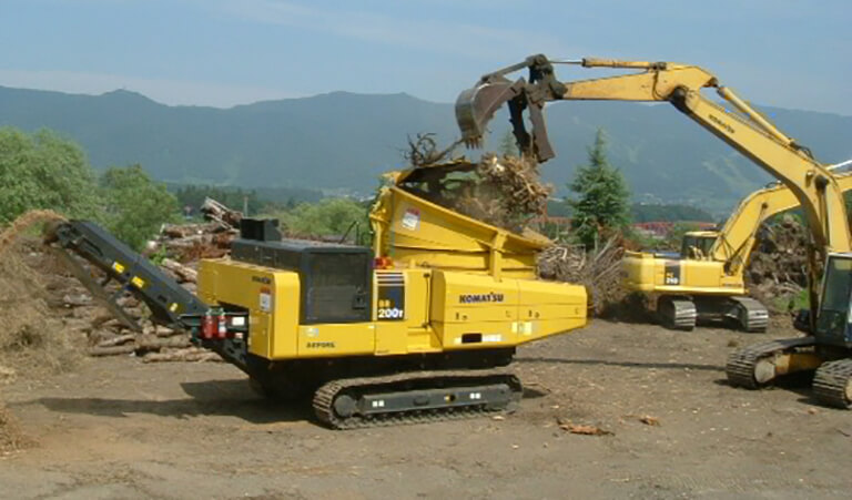 Equipment for breaking trees into pieces