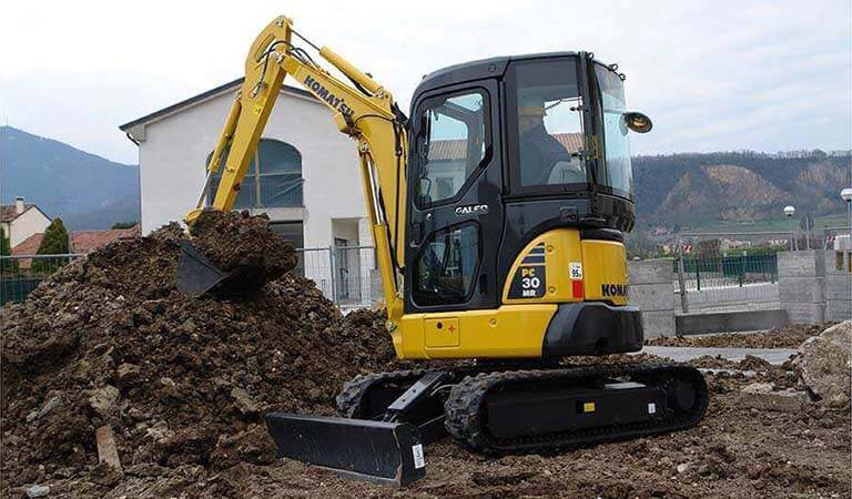 Mini excavator with a small rear PC30MR-3