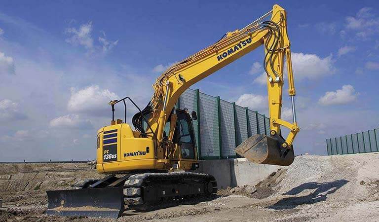 Minimal rear-swing radius hydraulic excavator PC138US