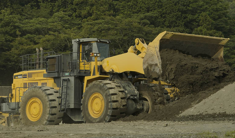 Large wheel loader WA900