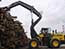 Wheel loader that carries logs to high places (High lift log grapple)