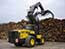 Wheel loader that carries logs to high places (High lift log grapple)