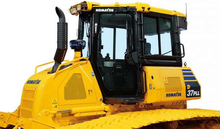 Bulldozer which can work well on muddy surfaces (D37PLL-24)