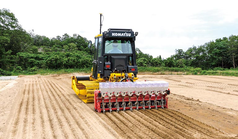 Bulldozer which can work well on muddy surfaces (D27PL-10)